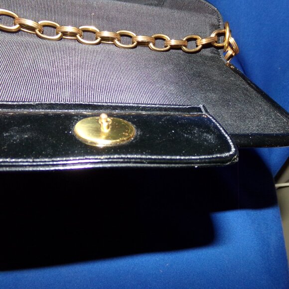 Prestige mod 1960’s black patent leather shoulder bag purse chunky gold chain - Picture 15 of 16